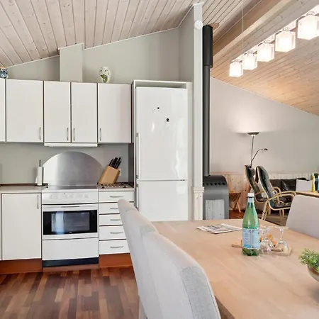 4 Bedroom In *