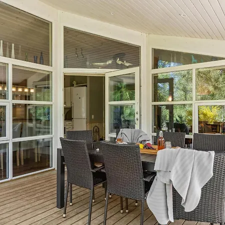 4 Bedroom In *